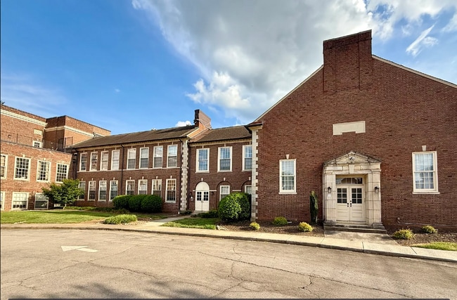 Photo - 130 E Glenwood Ave Unit Brownlow  120