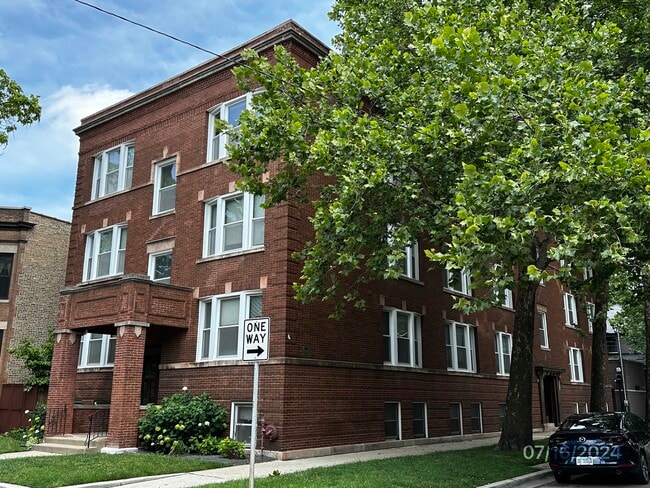 Photo - 2050 W Byron St Unidad 2