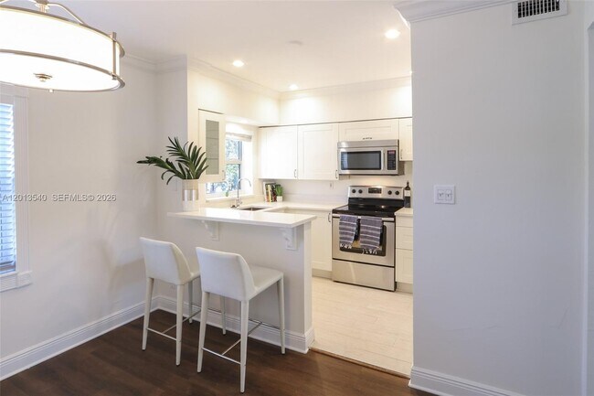 Building Photo - 7740 SW 54th Ct Unit 52D