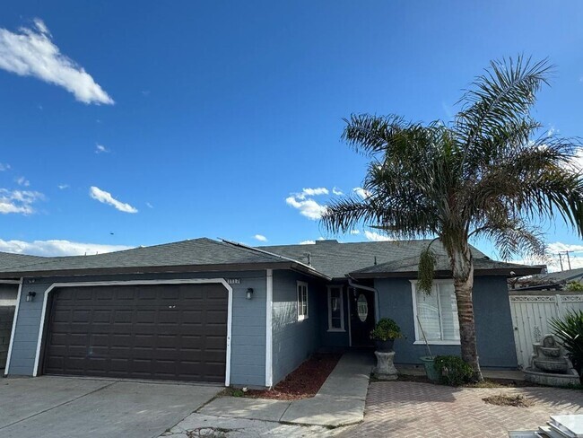Building Photo - NEWLY RENOVATED ARVIN HOME HAVEN