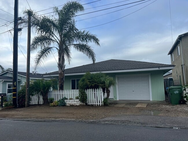 Building Photo - 371 Jamaica St