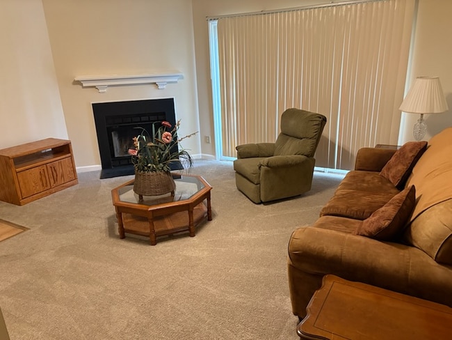 Photo - 801 Moultrie Ct Unidad G