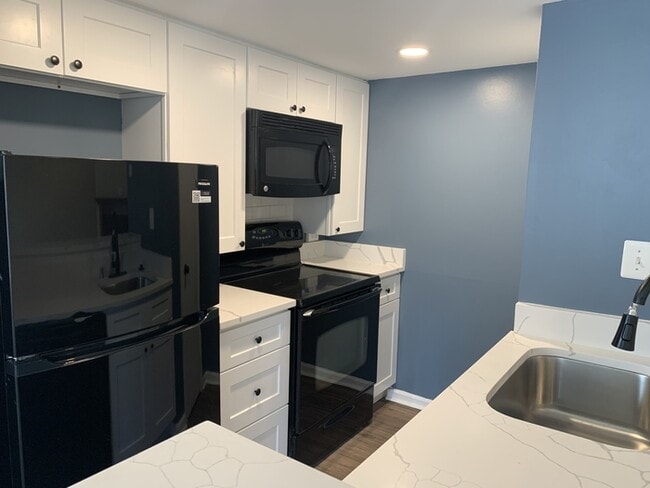 Building Photo - 14053 Vista Dr