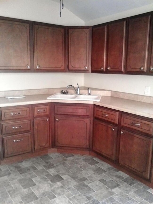 Photo - Charming 2-Bedroom Unit in Quiet Moline Location