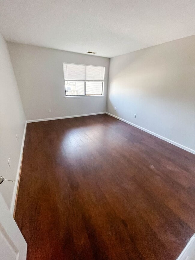 Photo - Renovated 1 Bedroom Condo in Westville! Unit 471 Whalley Ave  - V