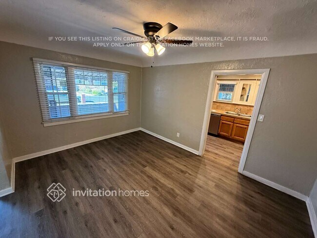 Photo - 2062 W 65th St