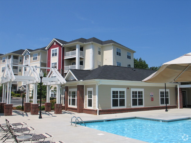 South Oak Crossing Swimming Pool - South Oak Crossing Apartments