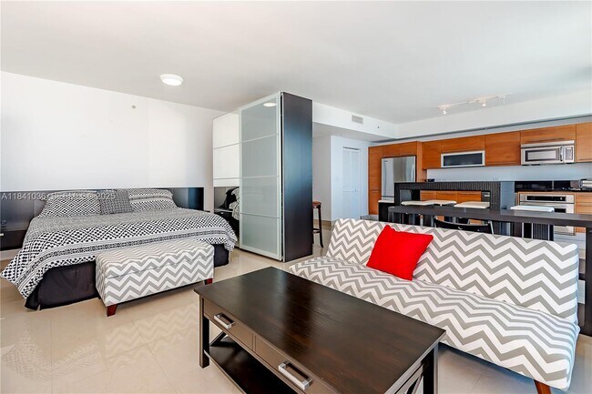 Photo - 253 NE 2nd St Unidad 2805