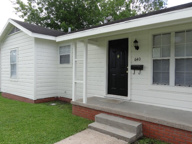 Photo - 640 Oregon Ave