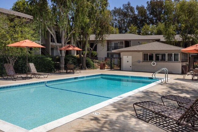Casa Monterey Apartments