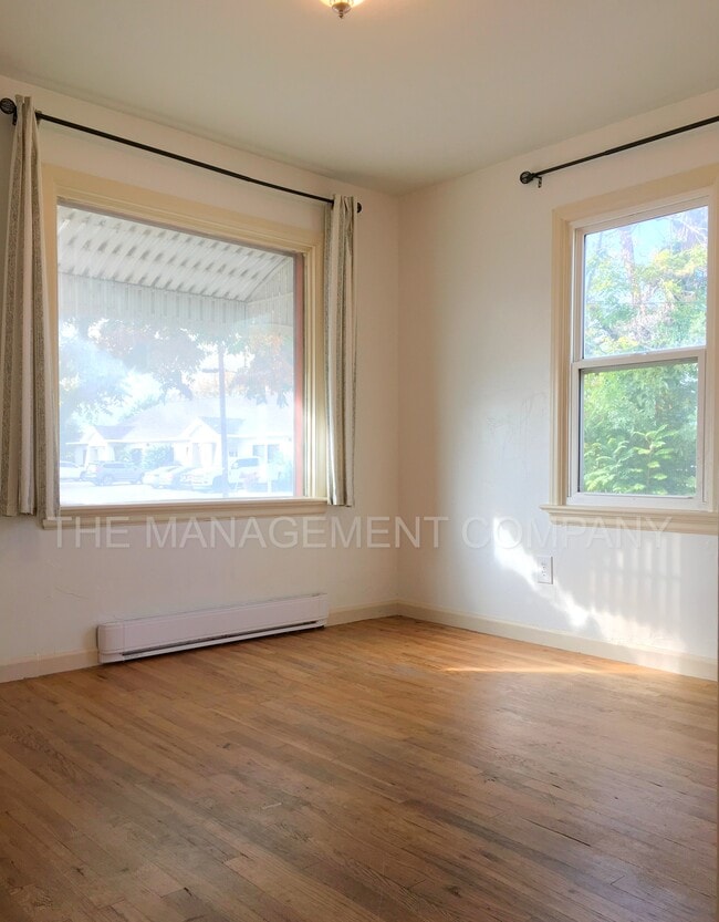 Photo - 432 Locust St N