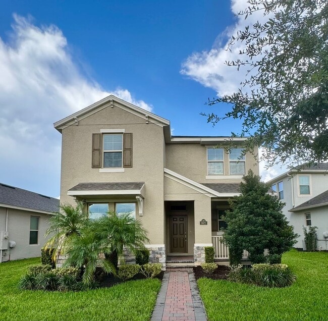 Building Photo - Large 4/3.5 Home located in Waterleigh! Do...