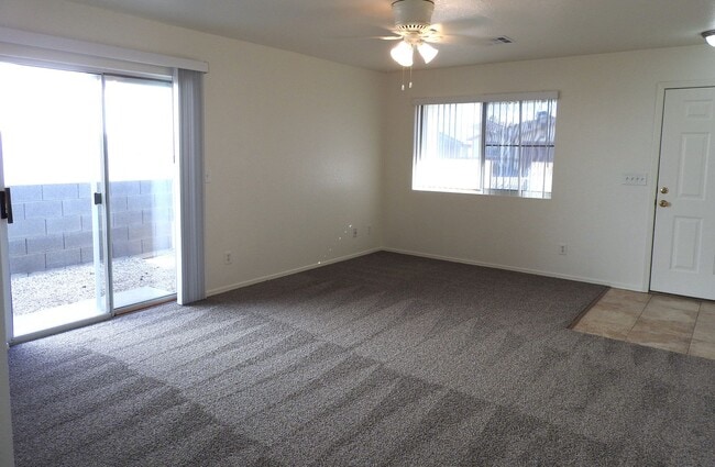 Photo - Inviting 3+2 split Floor plan!