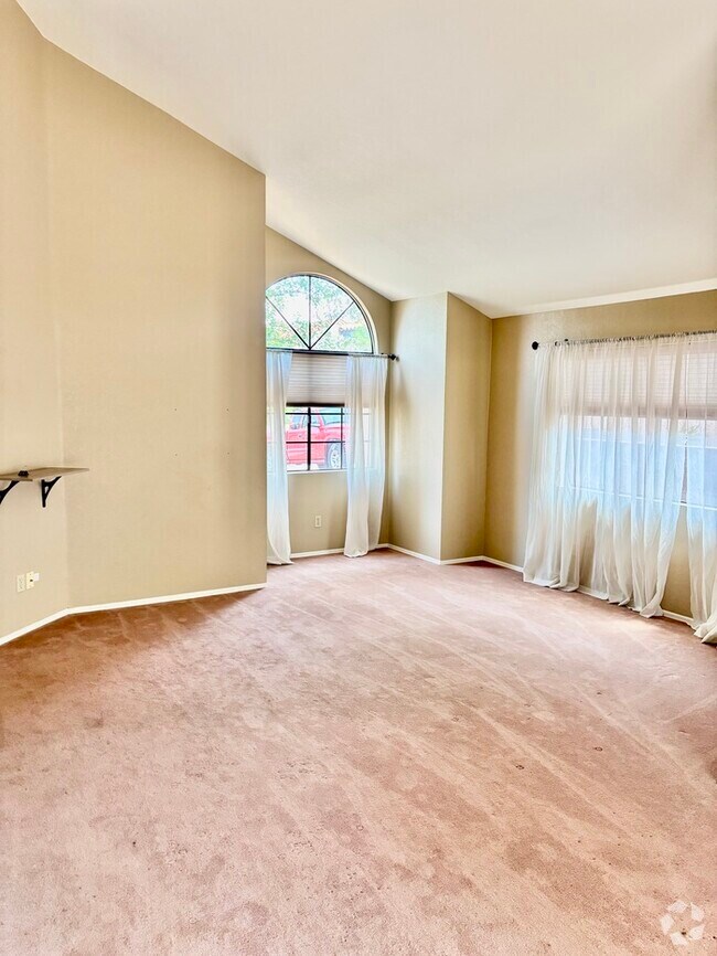 Building Photo - Charming house with 3 beds and 2 bath is n...