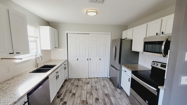 Building Photo - 1813 Arthur Ave