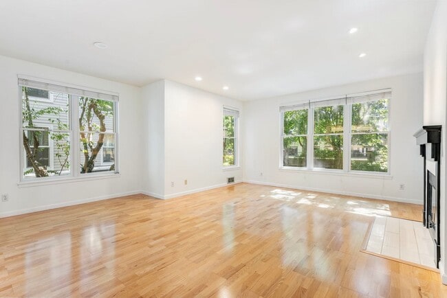 Photo - Riverplace Condominiums - 1 bed/1 bath cor... Unit RPC205-202
