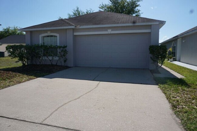3 Bedroom Home with Garage - 3 Bedroom Home with Garage