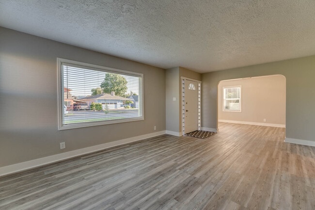 Photo - 2908 Hemlock St