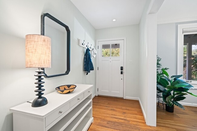 Photo - 5191 Linnean Terrace NW