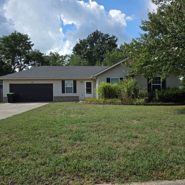 Building Photo - Great 3 bed 2 bath with a 2 car garage