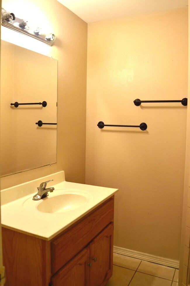 Photo - 715 S Dfw Dr Unit #2