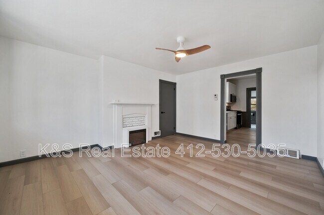 Photo - 2104 Straubs Ln