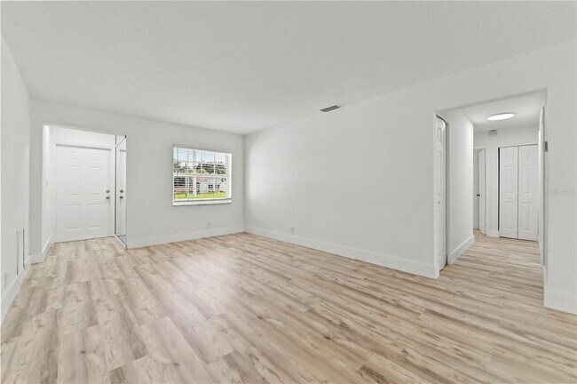 Photo - 271 NW 35th St