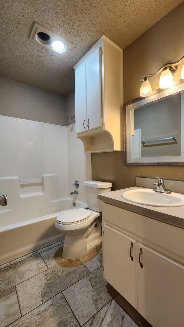 Photo - FOR LEASE - 2/2/1  - NORTH LUBBOCK