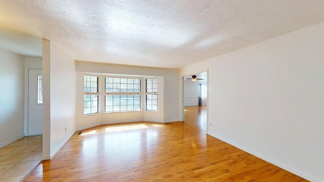 Photo - Freshly Updated Gem in Desirable East Side Sandy