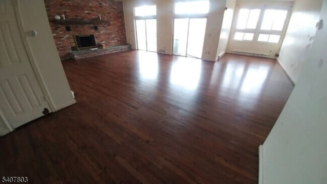304 Lake Shore S