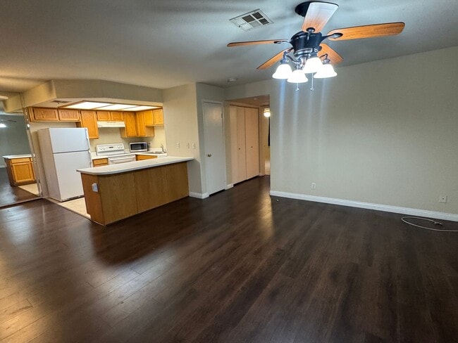Photo - Two Bedroom Two Bathroom Fully Furnished Condo
