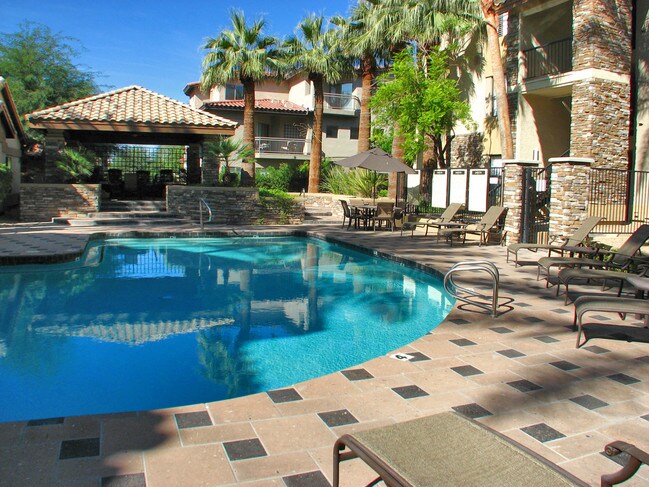 The Dakota At Camelback Apartments