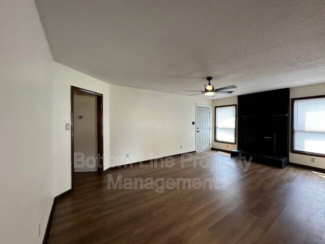 Photo - 6031 Harmon Pl
