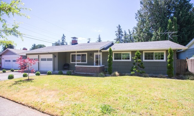 Building Photo - SE Portland 3 Bedroom Home with Amazing Ou...