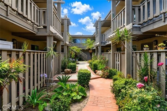 Building Photo - 3365 Santa Fe Ave Unit 21