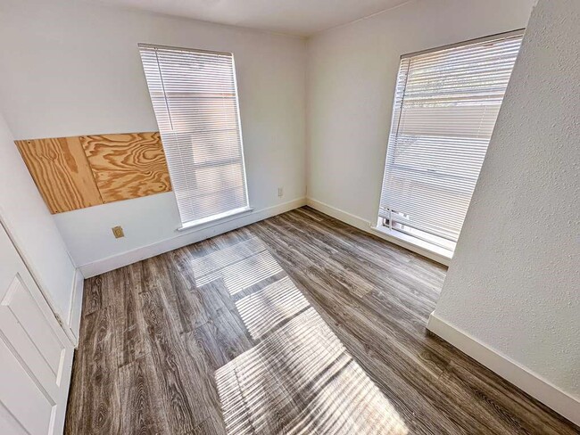 Photo - 2555 Pierce St