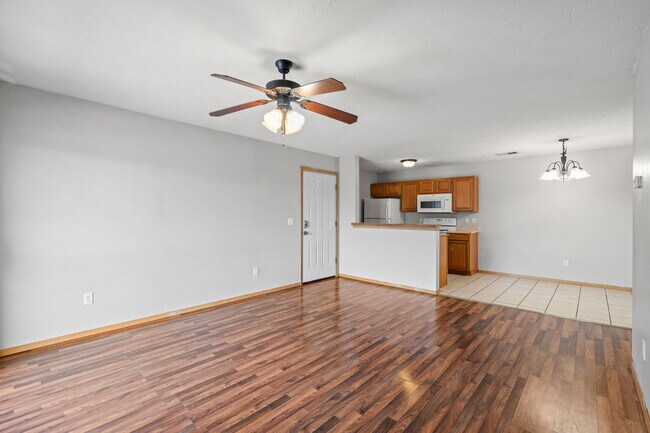 815 W Warren Ave