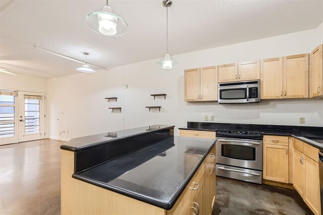 Photo - 711 W 26th St Condo Unit 408