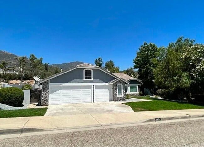 Photo - 2982 Briarwood Dr
