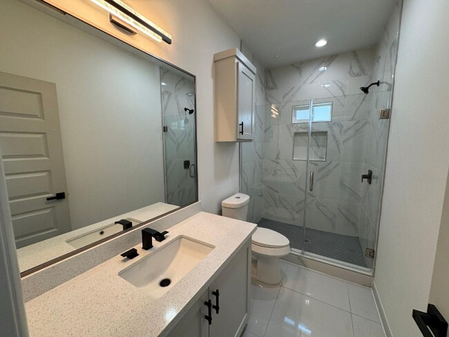 Photo - 2421 Indian Creek Ave Unit 2