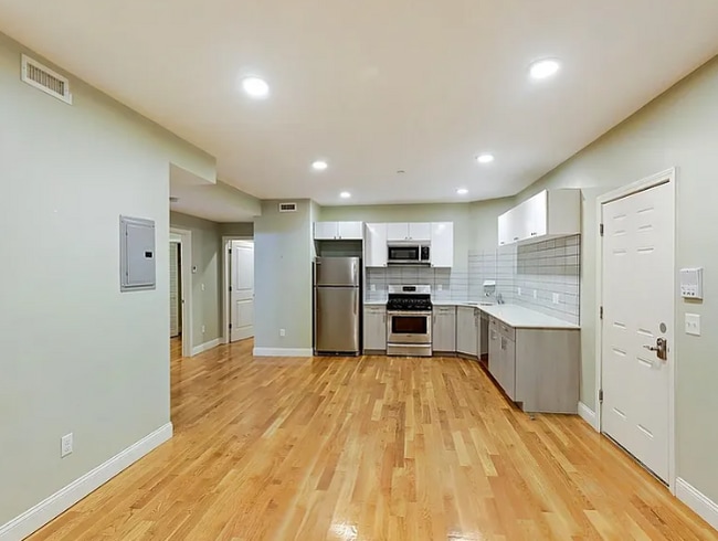 Building Photo - 296 Dudley St