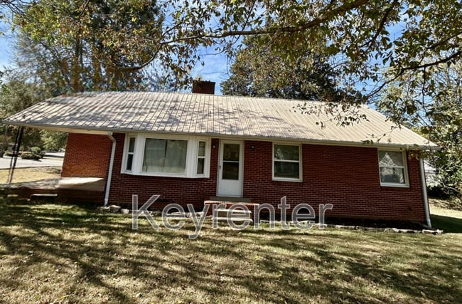 Building Photo - 4315 Woodlawn Pike
