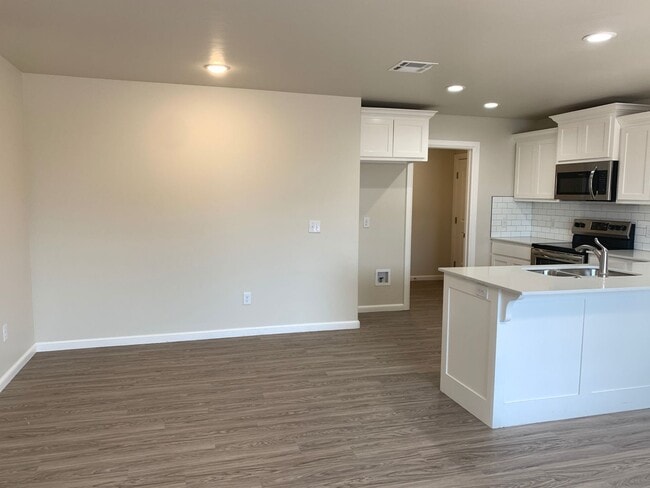 Photo - 3 bedroom duplex in Newcastle!