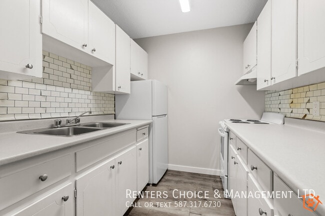 Photo - Top Floor Unit, Assigned Parking, Onsite Laundry, BONUS INCENTIVE