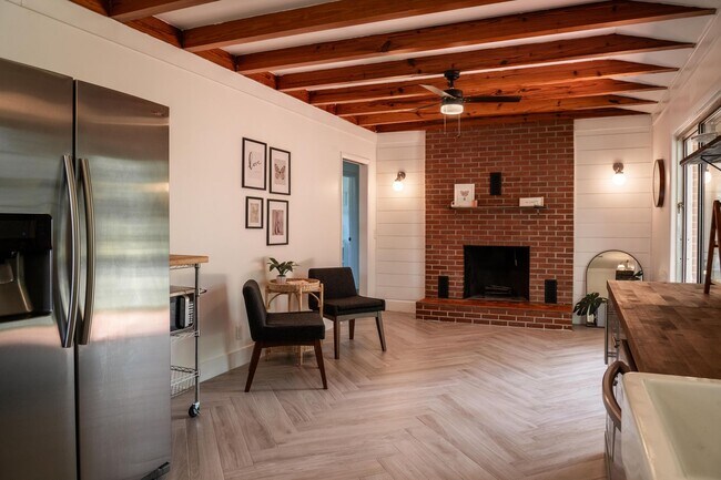 Photo - 901 White Ave S E