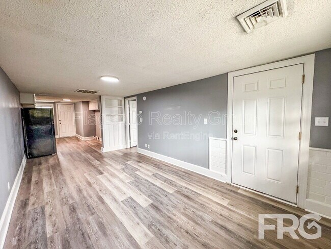 Photo - 600 Howell St Unit E