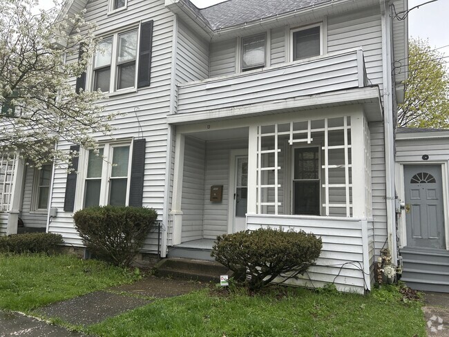 Building Photo - 13 Walnut St Unit #2 Rental