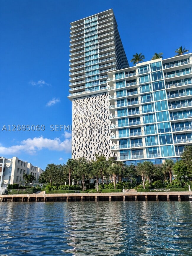 Building Photo - 1861 NW S River Dr Unit 802