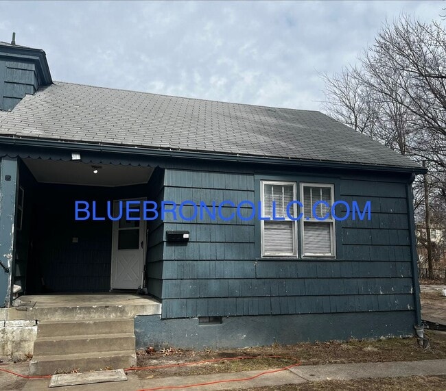 Building Photo - Completely redone gorgeous 1 bedroom 1 bath Unit 1719 1/2