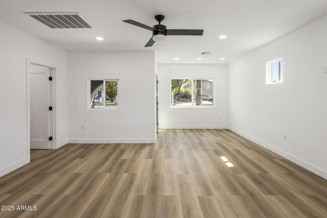 Photo - 1440 E Pierce St